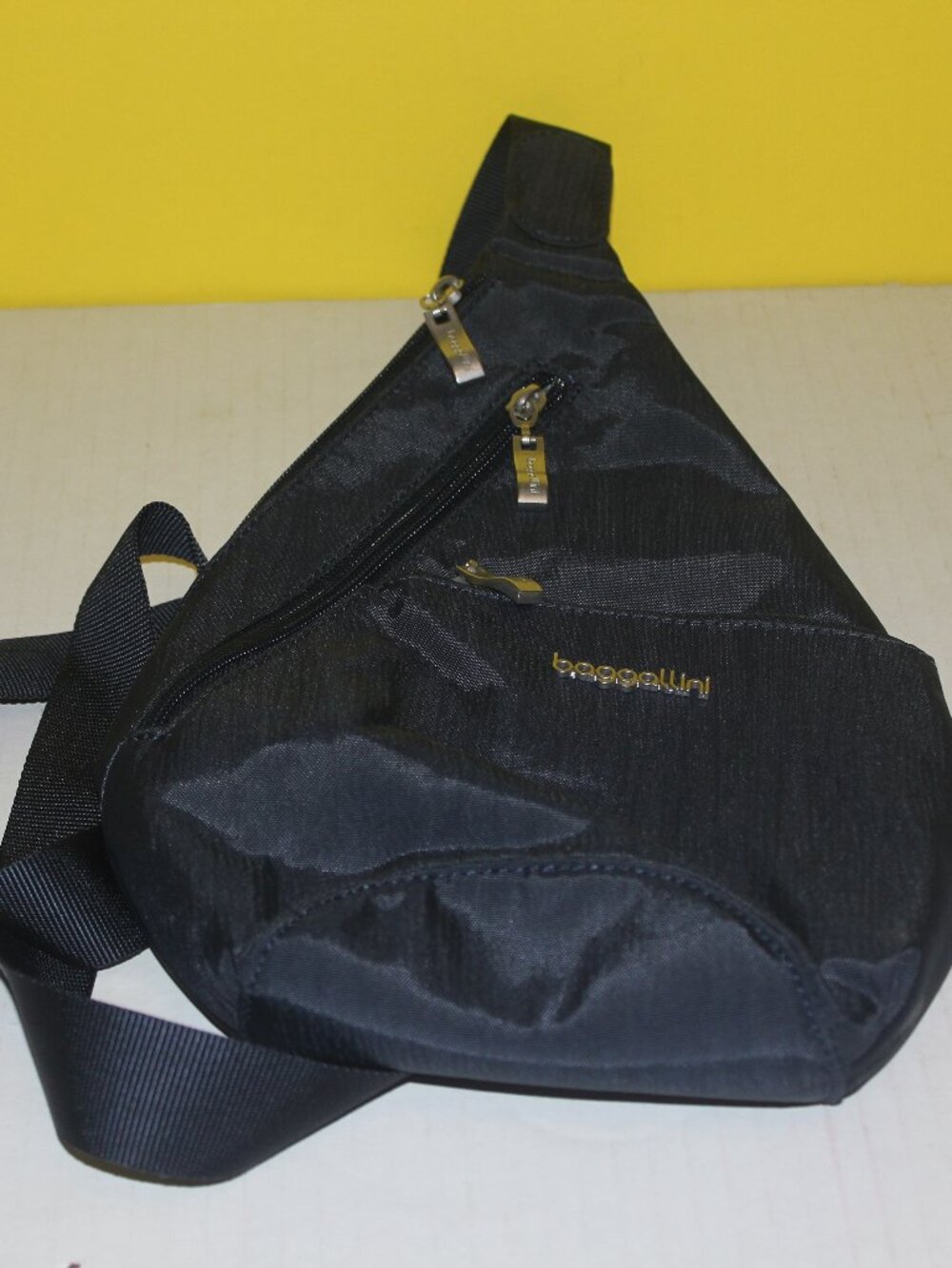BOGGGALLINI CROSSBODY BAG BLACK COLOR        READ THE DESCRIPTION